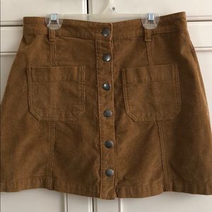 Cord button skirt